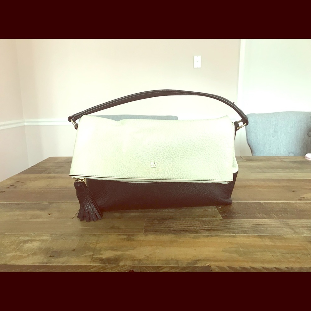 Kate Spade Handbag. Black and Offwhite. Pockets!